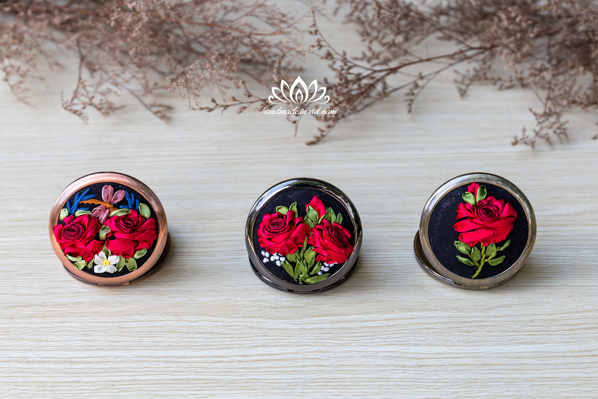 Gương cầm tay mini handmade nhỏ gọn,thêu hoa handmade món quà tặng độc đáo
