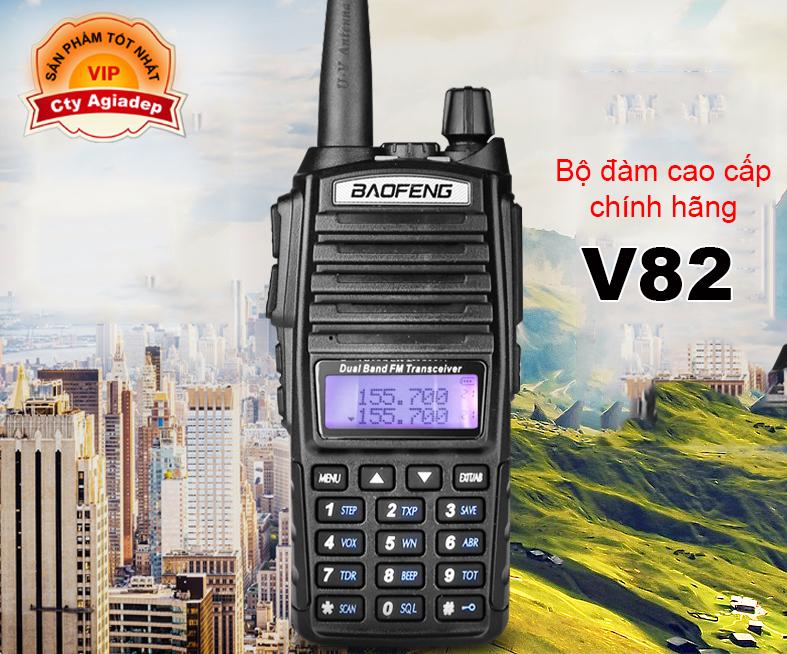 Máy Bộ đàm siêu xịn Baofeng, có bàn phím LCD cài tần số dễ dàng kết nối với mọi bộ đàm khác - V82