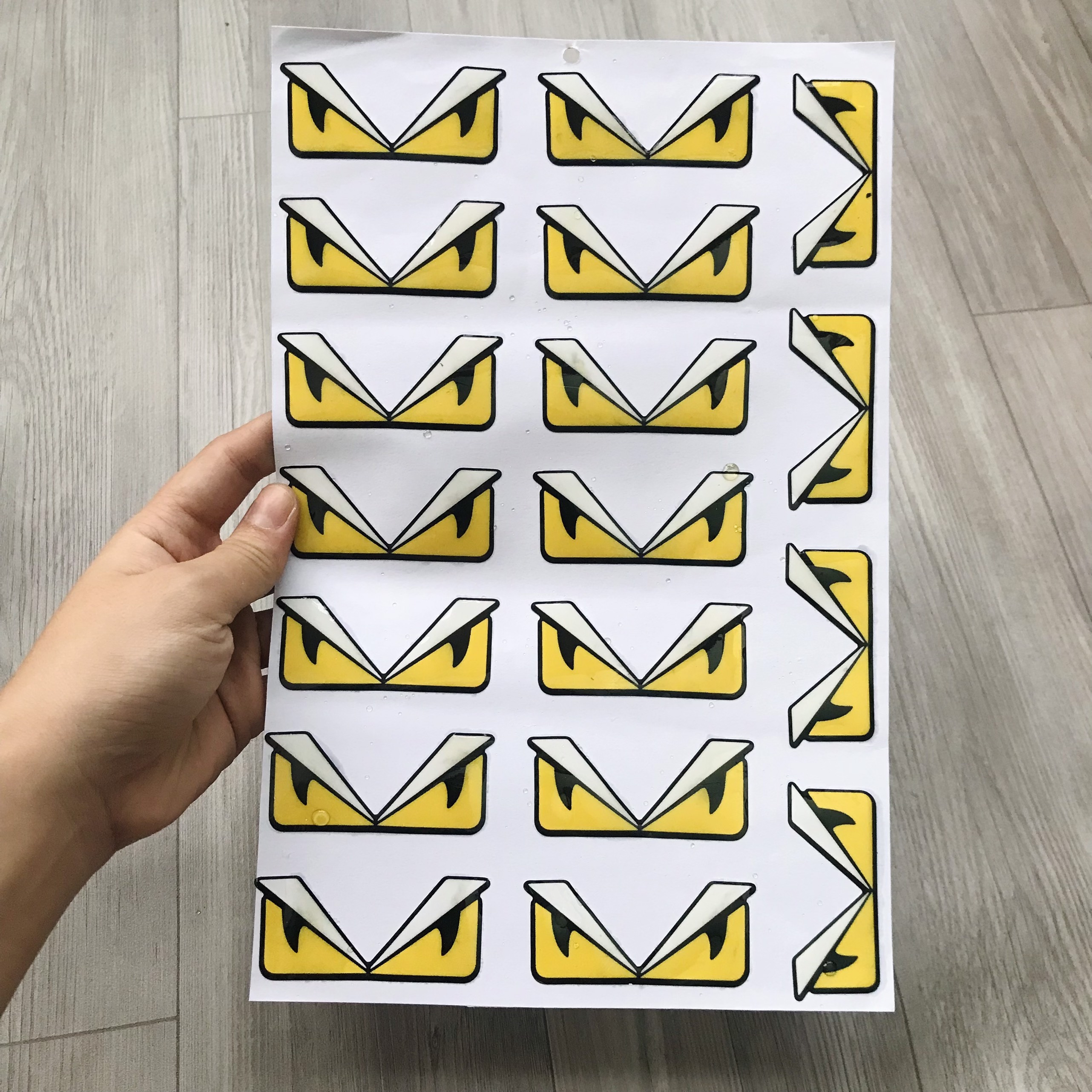Tem cặp mắt Fendi