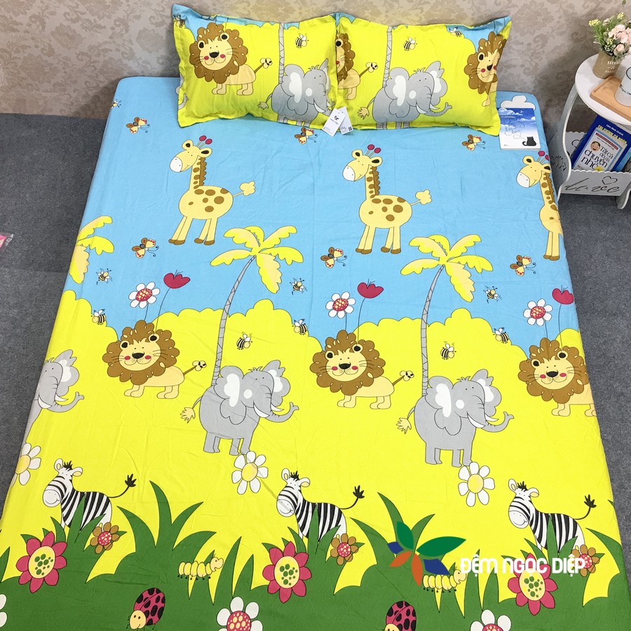 Bộ 1 ga trải giường và 2 vỏ gối nằm poly cotton hoa tiết Rừng Xanh dành cho bé