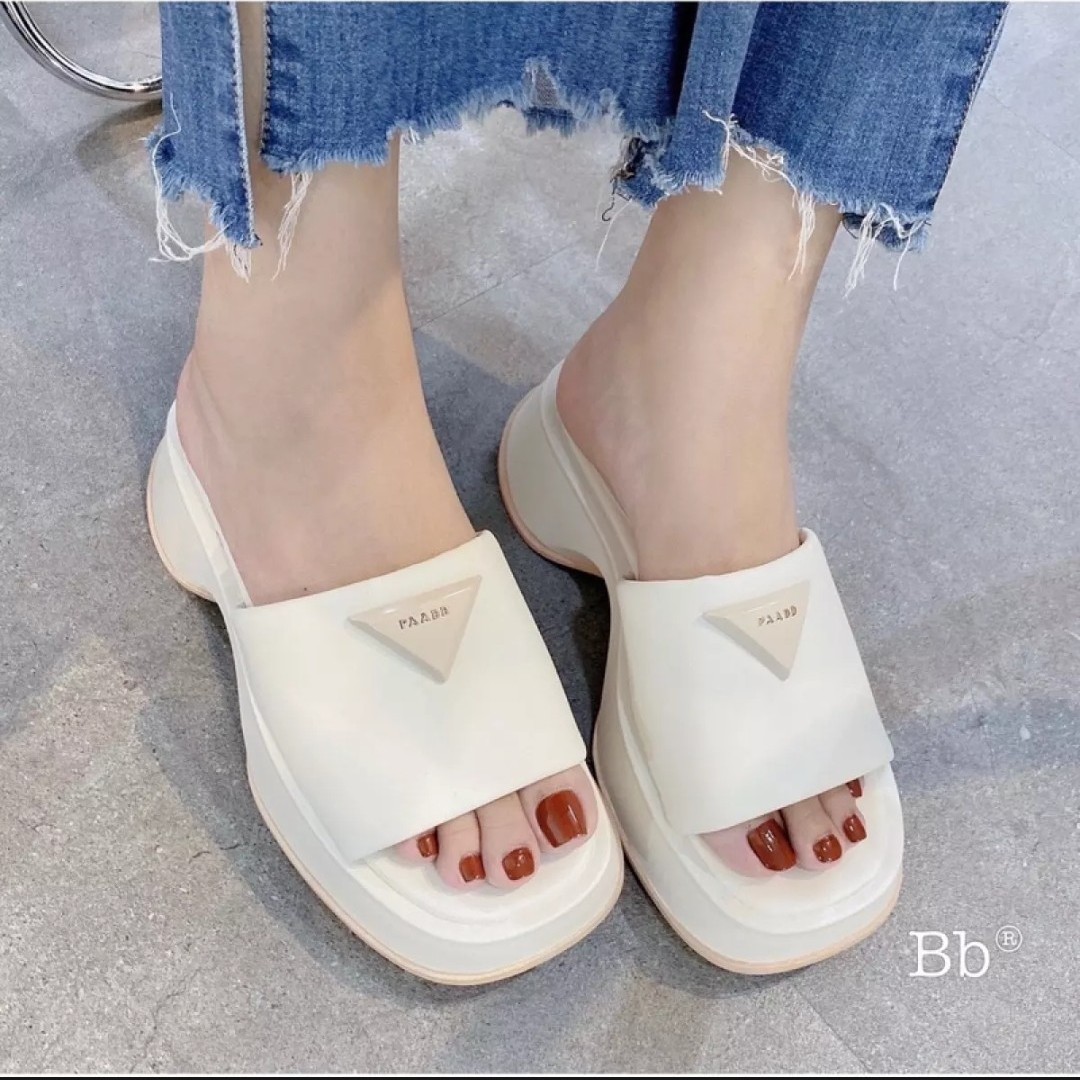 HÀNG ĐẸP  Dép nữ bánh mì đế đúc quai ngang PD siêu hot, mang lên ôm chân