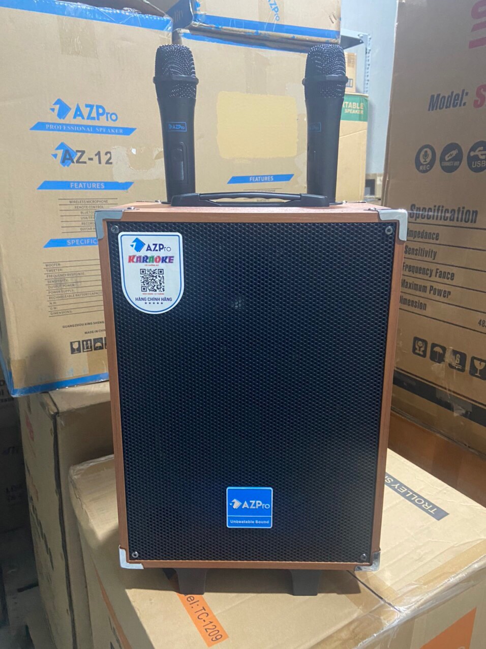 Loa karaoe bluetooth hay giá rẻ, loa karaoke mini hát hay, loa thùng gỗ tặng kèm 2 micro không dây hát karaoke, nghe nhạc hay