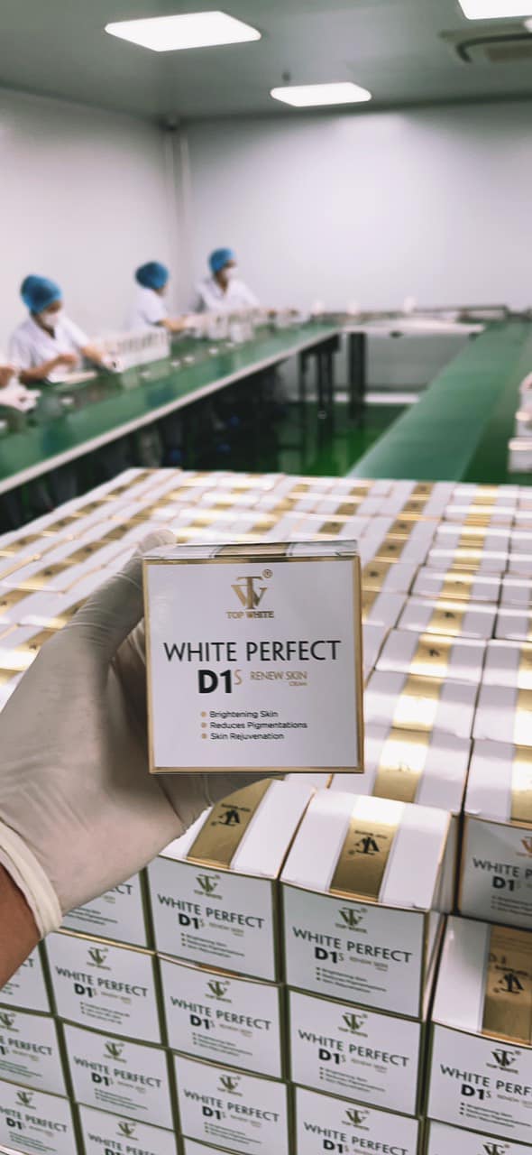 Kem nám top white d1s renew skin cream làm mờ vết thâm nám, giúp da trắng hồng dành cho da nhạy cảm.