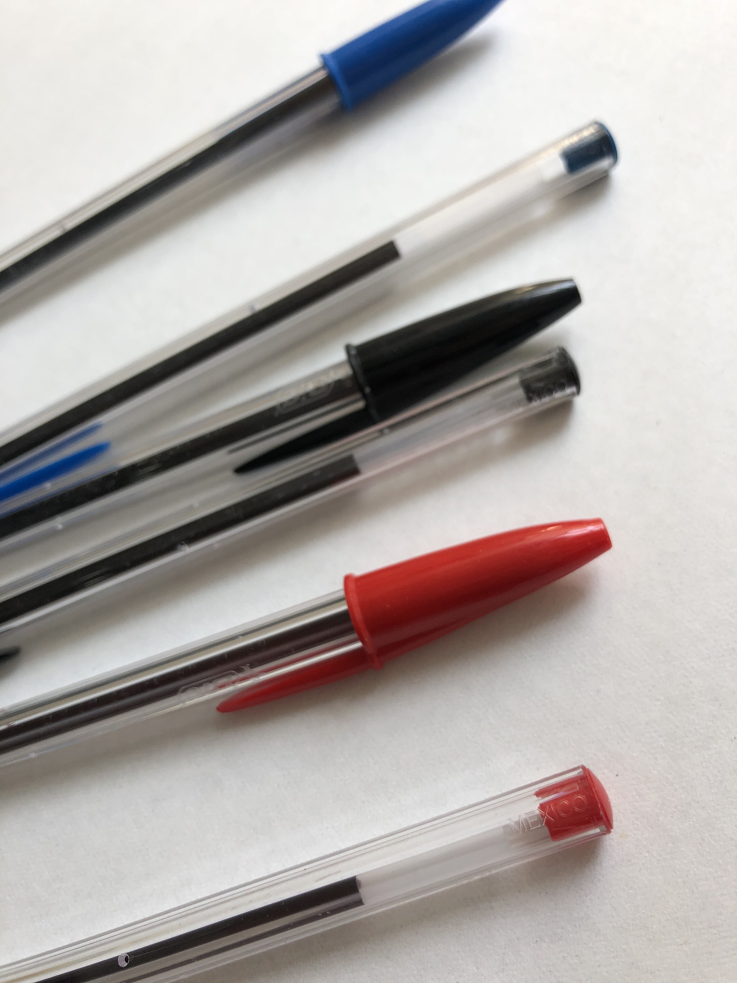 HCM6 bút bi Bic pen tapping thân trong Cristal