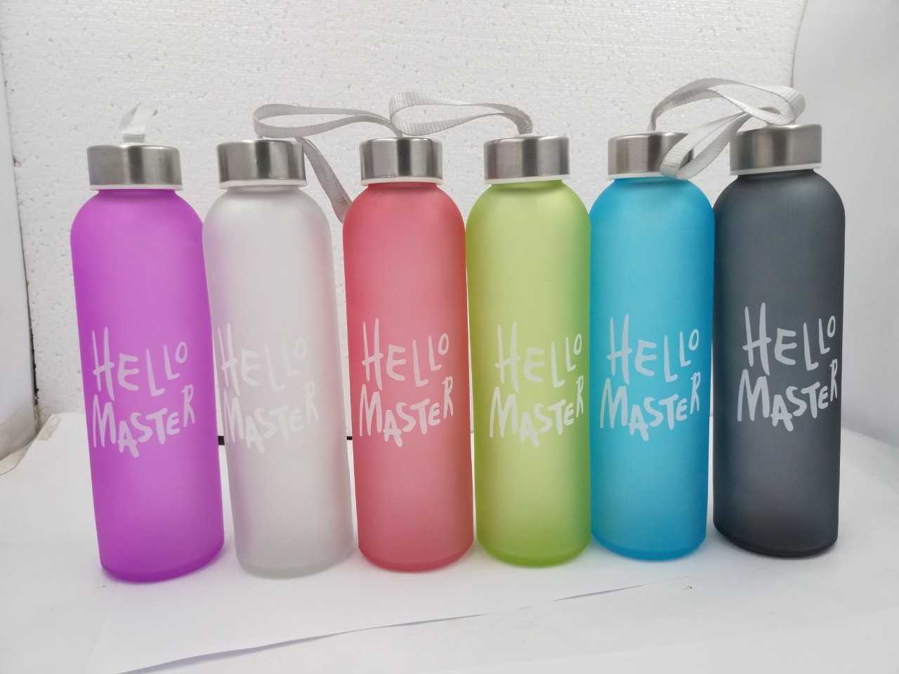 Bình Thuỷ Tinh Hello Master Mờ Nhiều Màu Sắc 500ml Nắp Bạc Dây Xách Đựng Nước