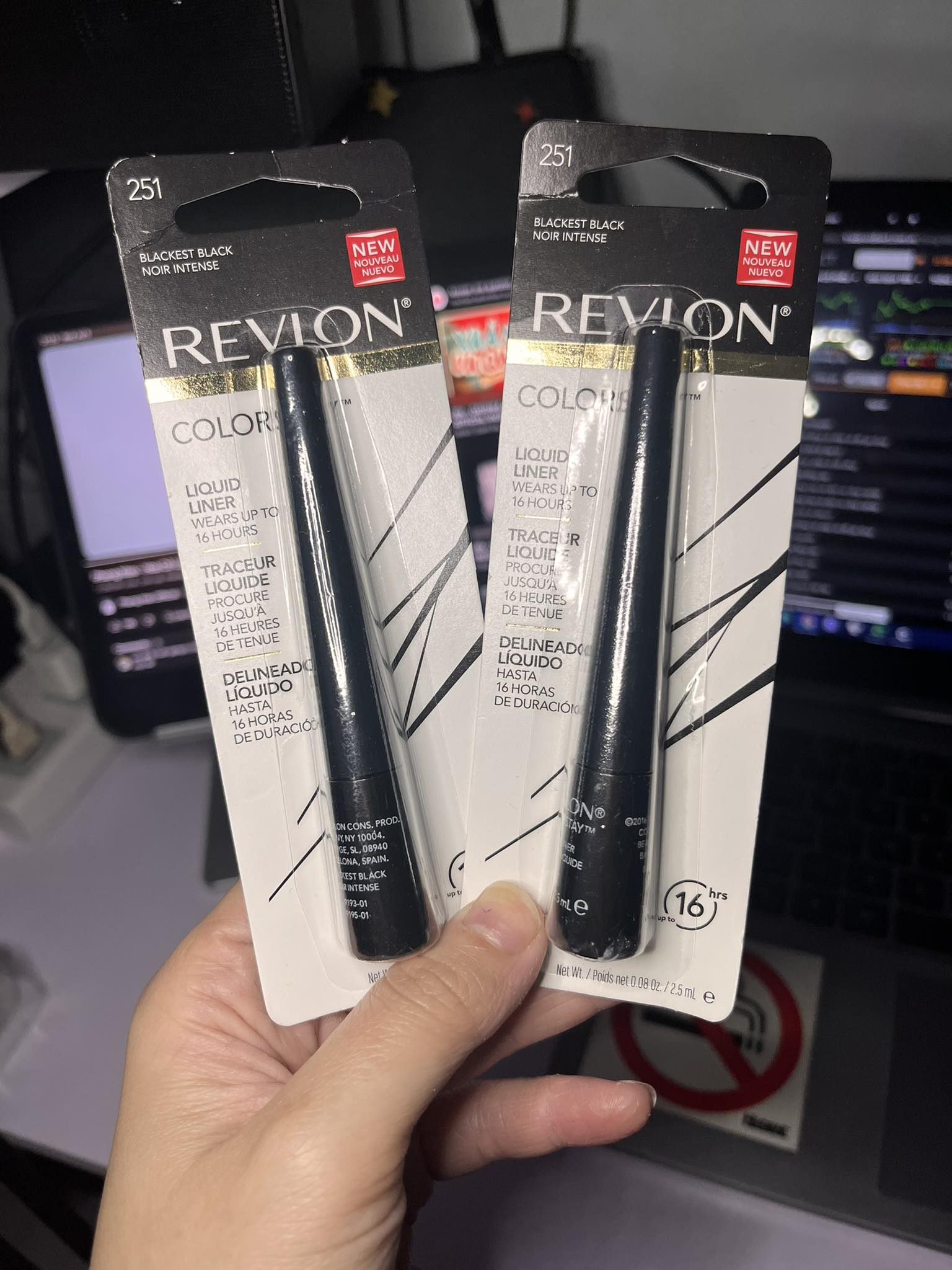 Chì Kẻ mắt ColorStay Skinny Liquid Liner Revlon- màu đen