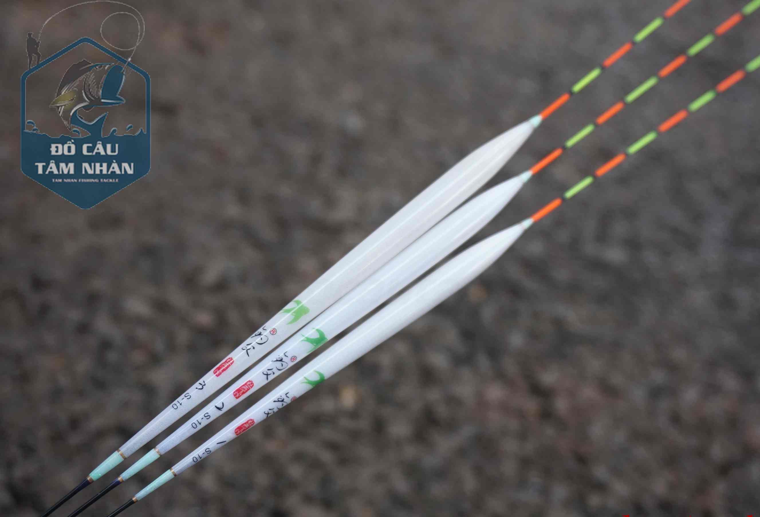 01 phao Phi Yến S10 chuyên câu cá rô phi. Chất liệu Cỏ tự nhiên.