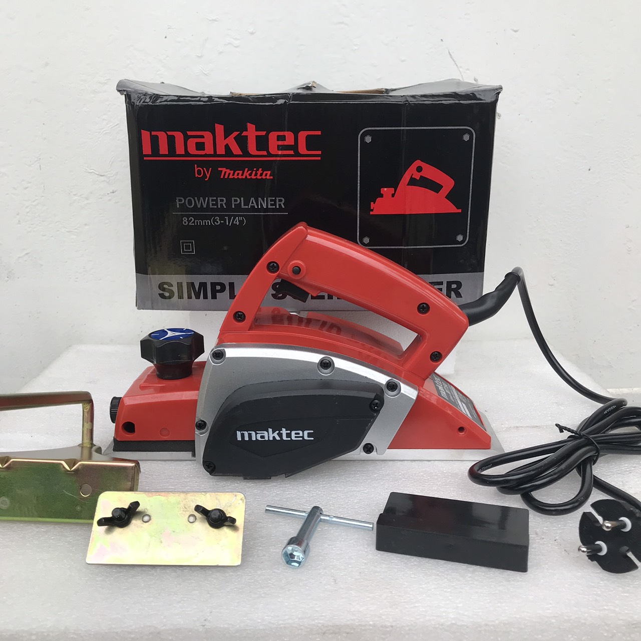 MÁY BÀO GỖ MAKTEC 190