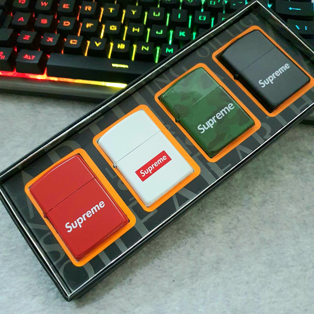 Bật Lửa Zippo Supreme In Logo ( Nhiều Màu Xài Xăng )