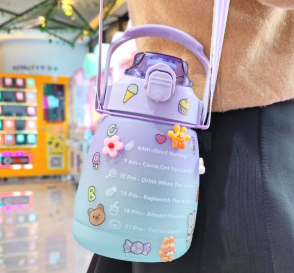 HCM2 Bình nước học sinh 1300ml -Bình Nước Cute Nữ, Bình nước có vạch báo giờ uống nước cho trẻ em, bình nước học sinh kèm dây đeo -Others