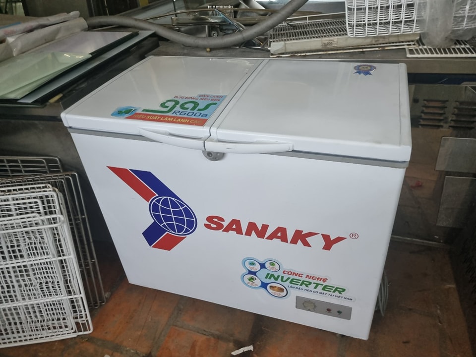 tủ đông inverter hiệu sanaky vh-2899a3 dung tích 300L mới 90%