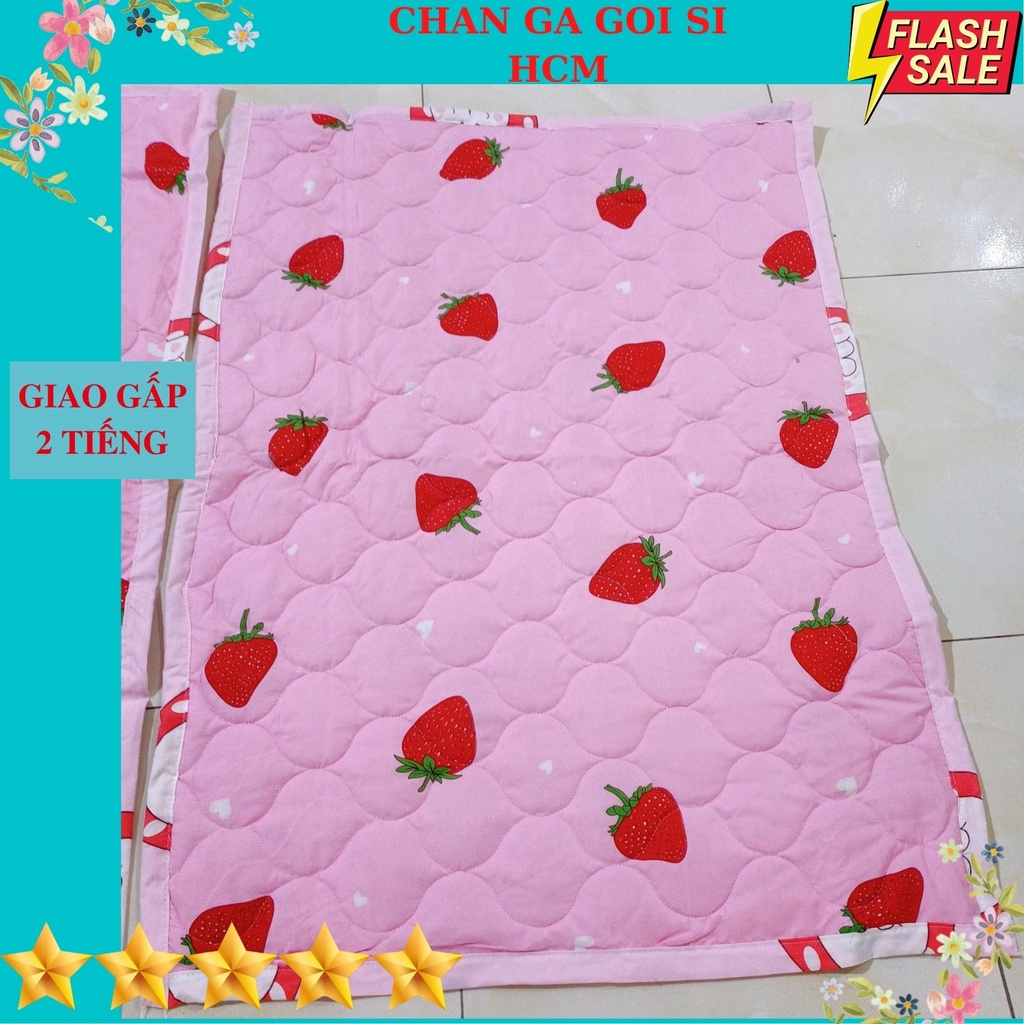 Nệm cho bé đi học nhà trẻ 80x110cm Cotton poly họa tiết hoạt hình trẻ em - Mẫu Dâu Tây Hồng