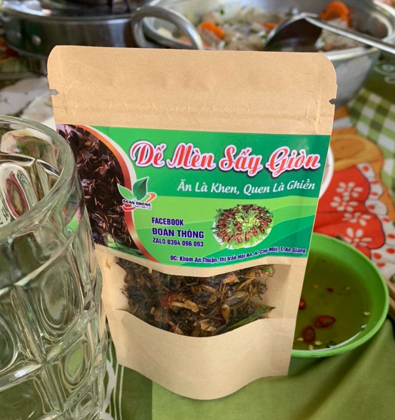 Combo 10 túi dế mèn sấy giòn.