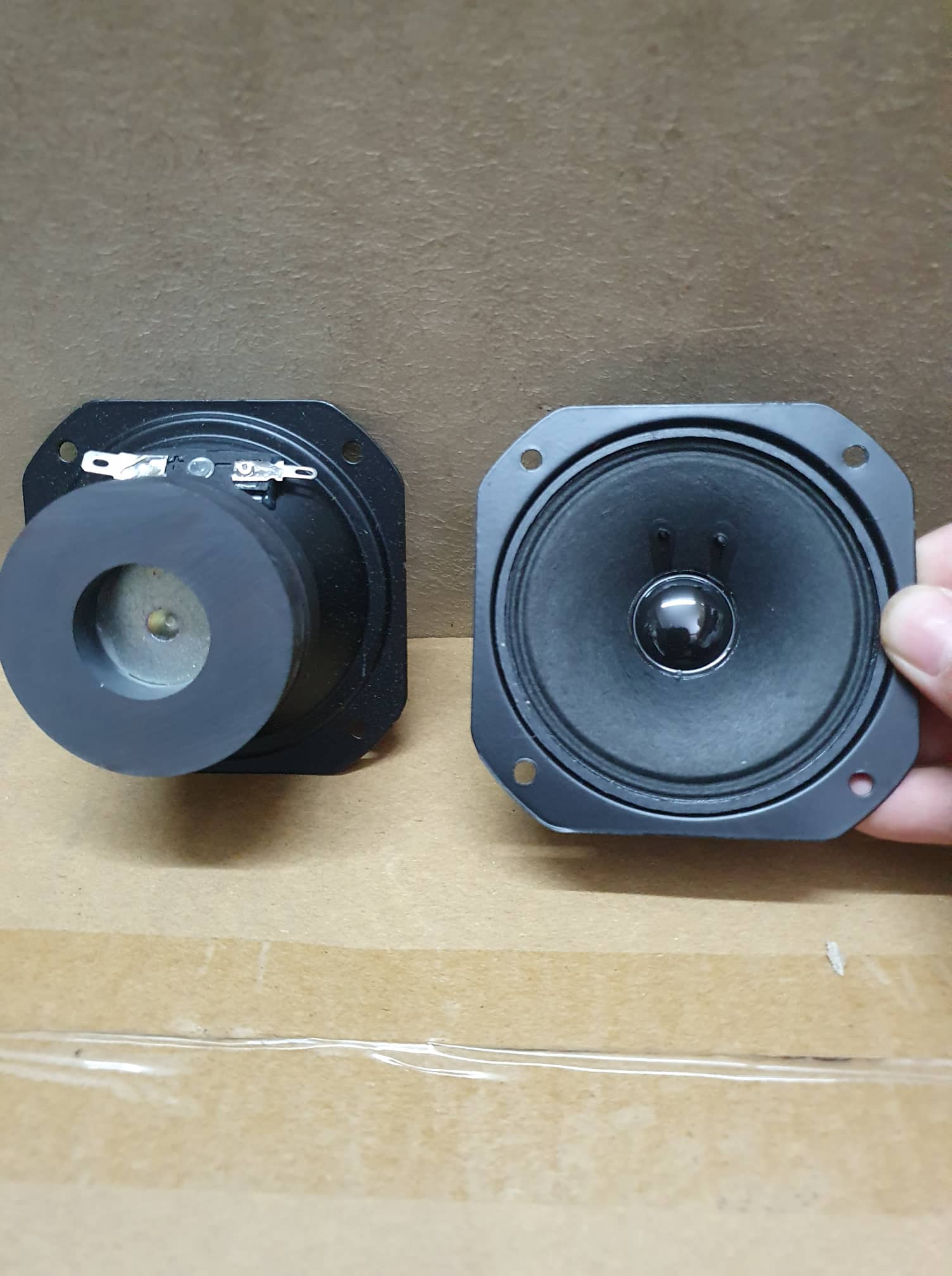 1 đôi loa tép vuông 2 từ