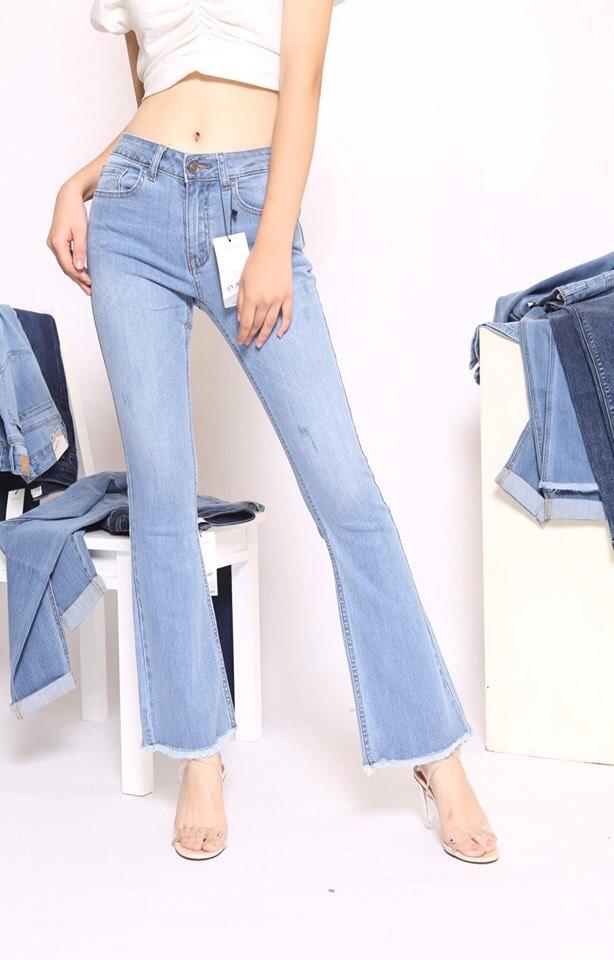 Quần jean nữ loe lửng gấu tua rua