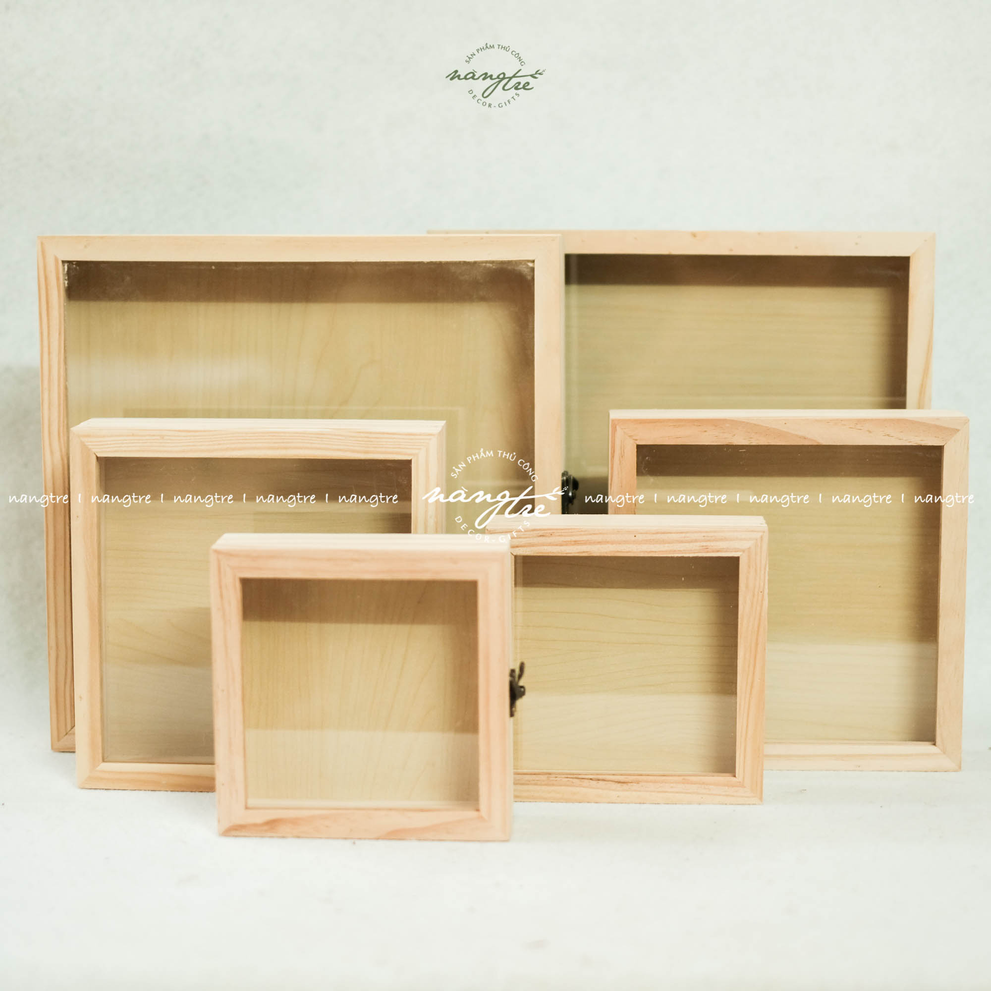 Khung tranh hộp gỗ có cửa trang trí