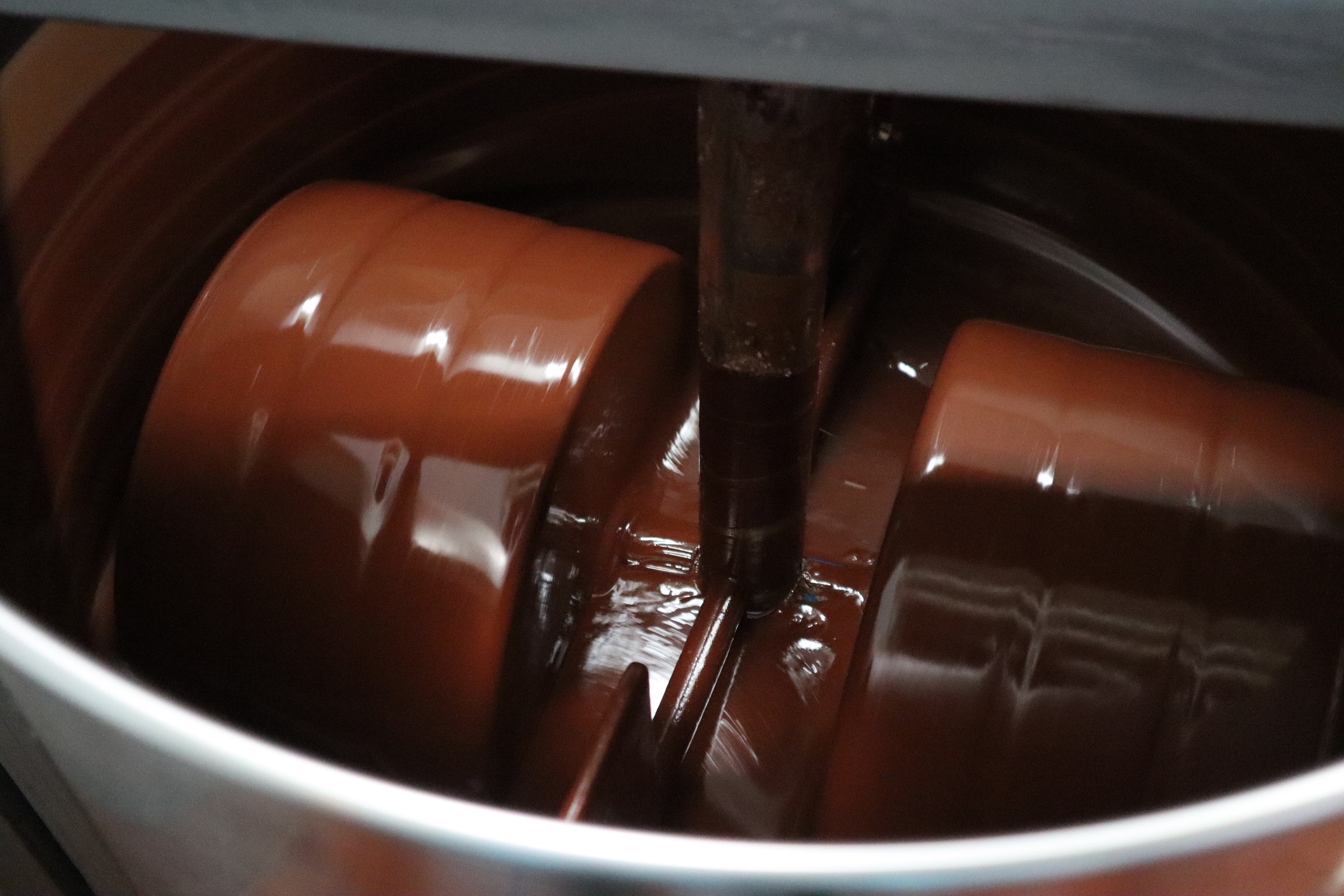 socola đen 70% sắc màu tây nguyên (dòng real chocolate cao cấp với tỷ lệ bơ ca cao bên trong lớn) 1