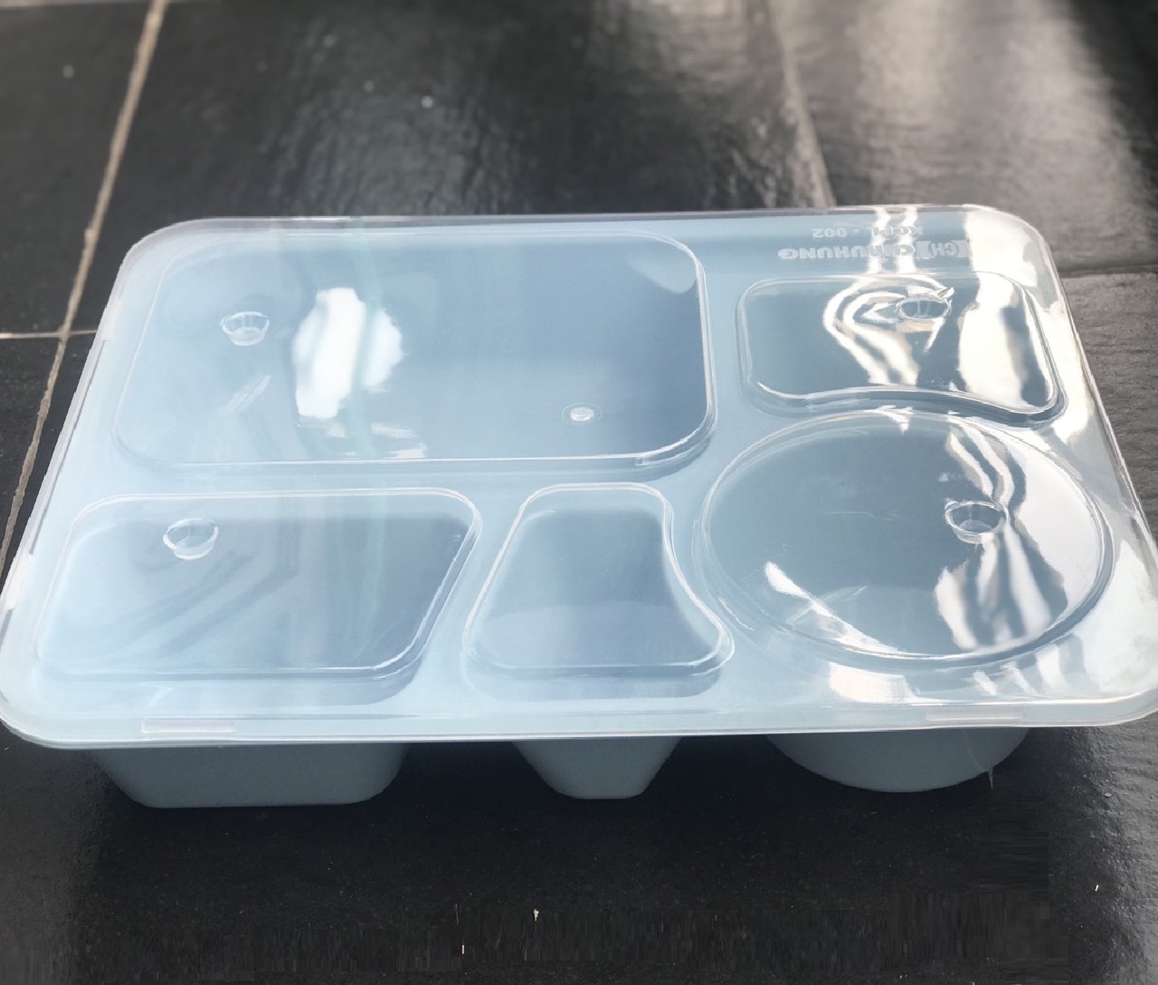 Khay Cơm Nhựa 5 Ngăn Có Nắp Silicon Cao Cấp, Kích thước 28X22X4.5CM