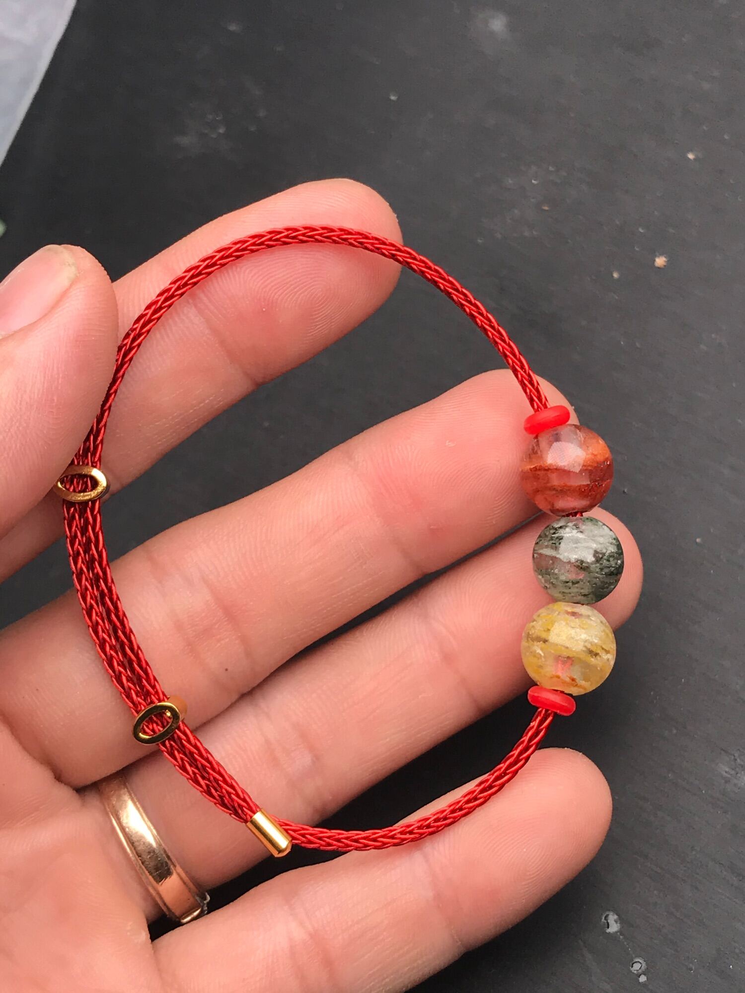 Vòng tay hạt đá thạch anh ưu linh ngũ sắc 8 mm