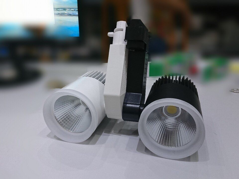 Đèn rọi ray 12W,20W,30W cao cấp ánh sáng trắng, vàng, trung tính