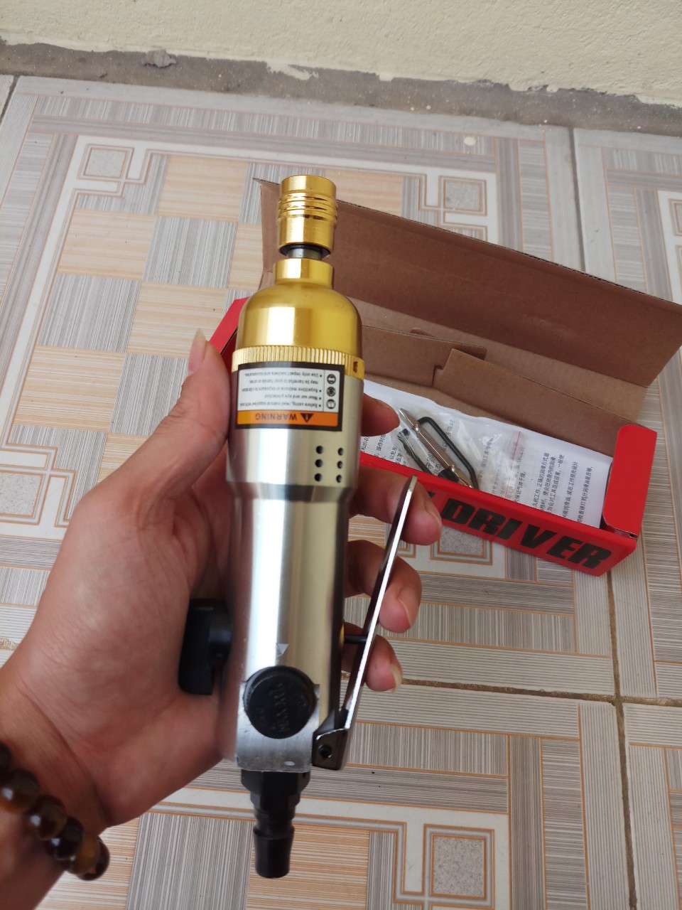Máy vặn vít bằng hơi