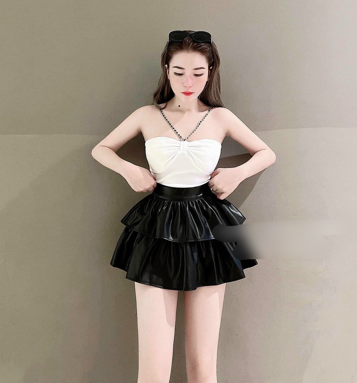 Áo hai dây xích khoen đính nút cúp ngực croptop 2 màu trắng đen sexy PC