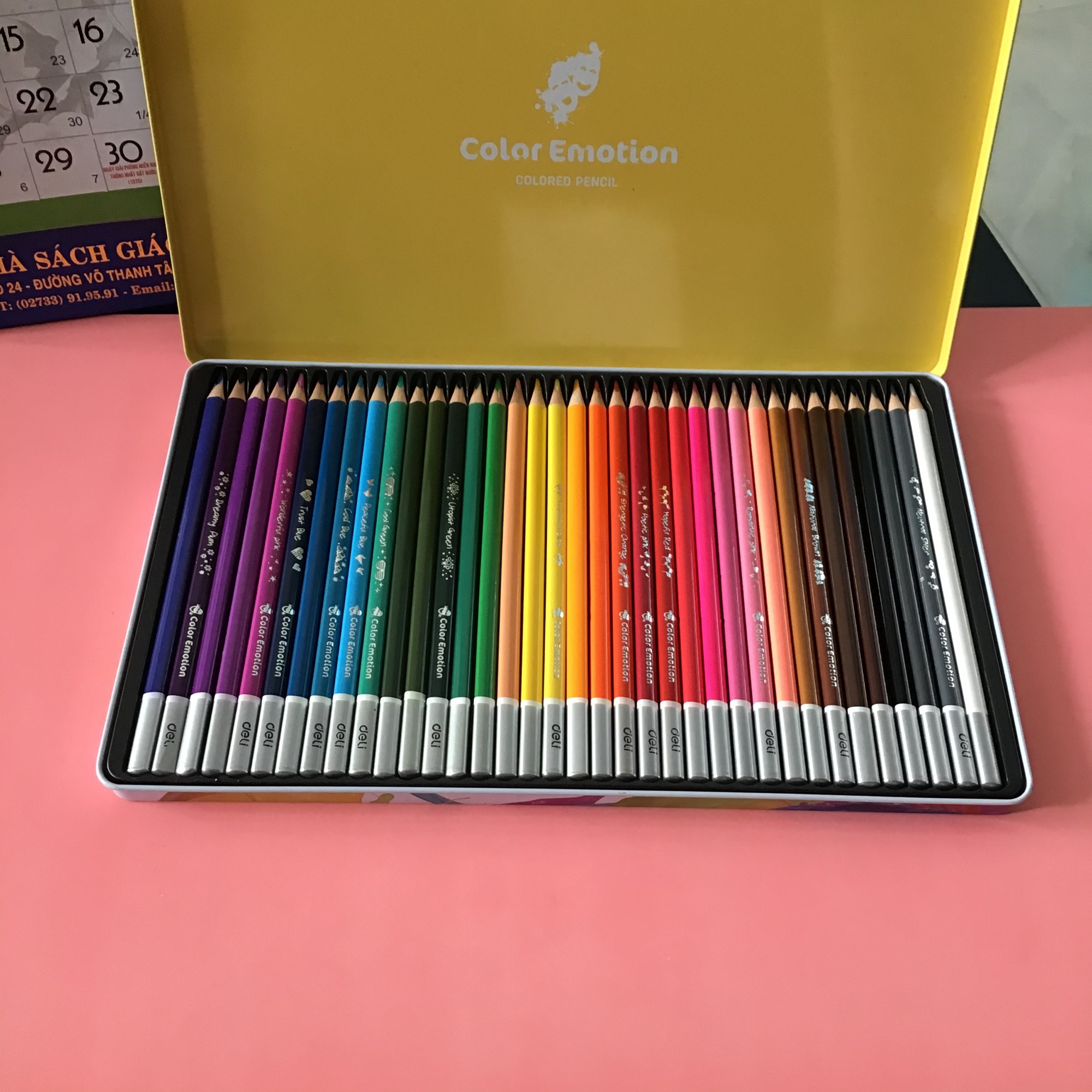 Bút chì màu Deli hộp sắt- bộ 36 màu