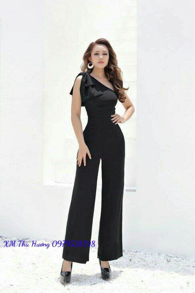 Jumpsuit lệch vai dạo phố chất lụa tằm ướt