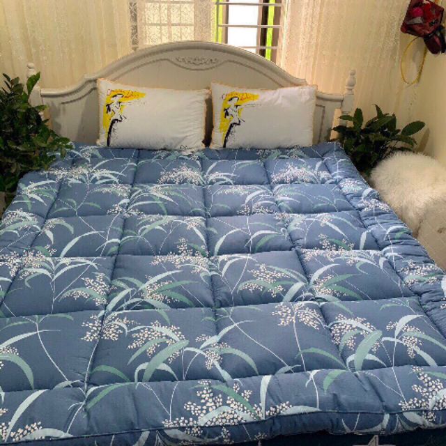 Topper- tấm làm mềm nệm cotton Hàn Quốc sản phẩm hot 2020, được sản xuất từ chất liệu cotton 100%,bông tấm chần gòn nên có độ mềm mịn và êm ái bảo vệ cột sống tối ưu