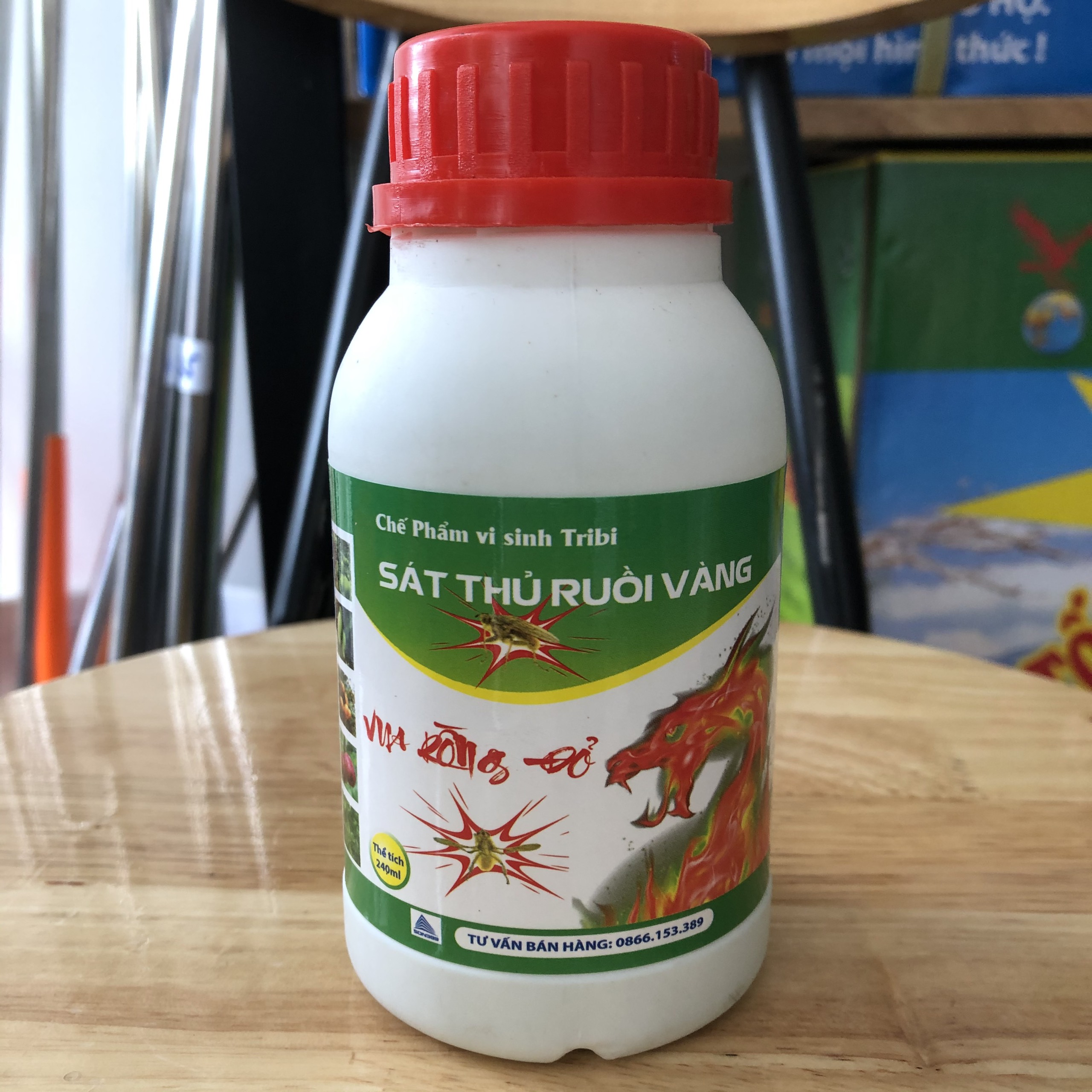thuốc diệt ruồi vàng 240ml; Xua đuổi ruồi vàng đục trái, chai 240ml, pha bình 100 lít nước phun cho cây ăn quả