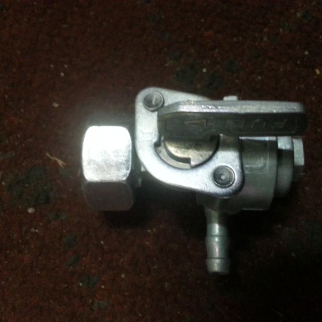 Khóa xăng máy phát điện 5kw ren 16mm