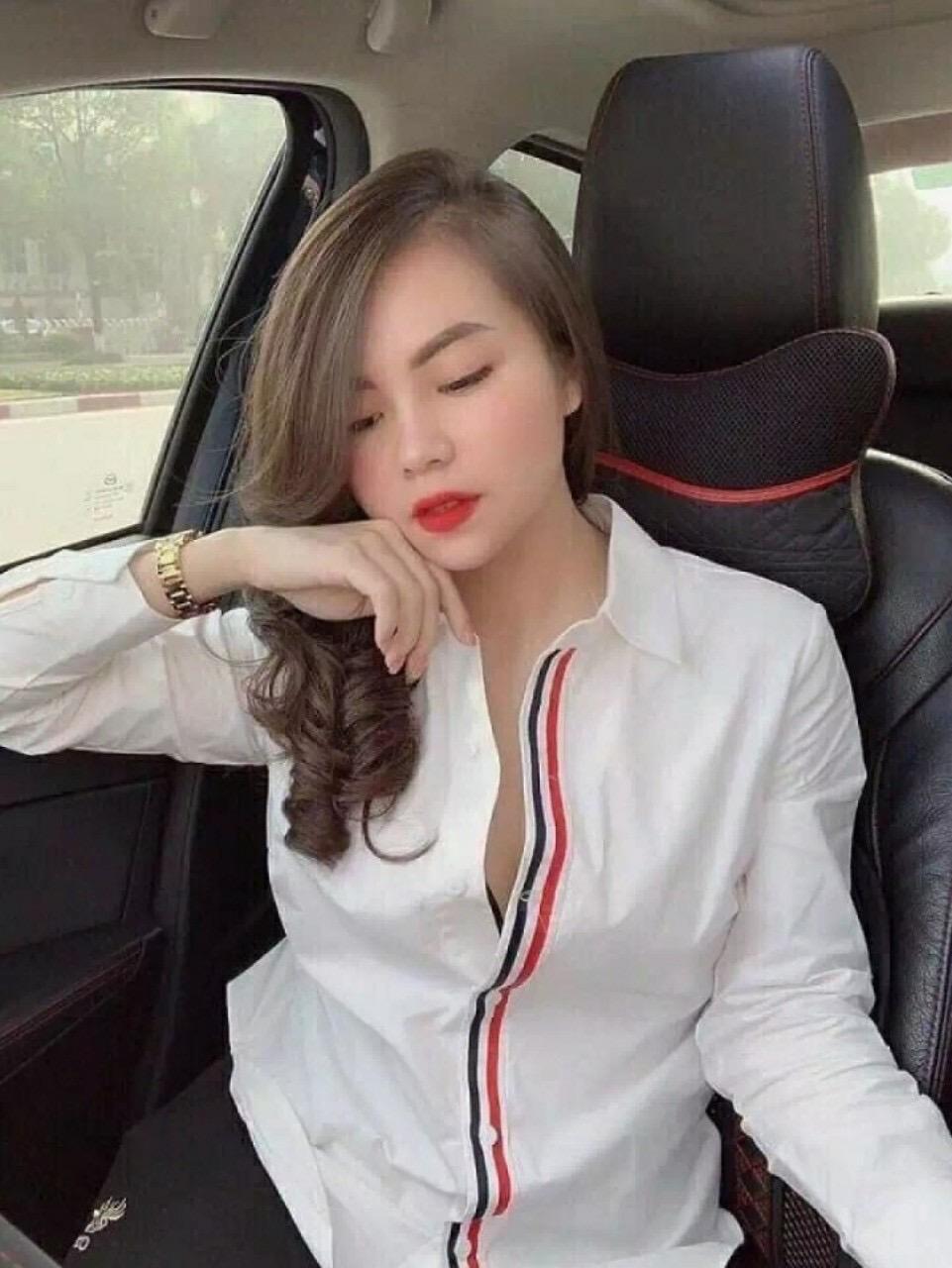 Áo sơ mi quốc dân nữ