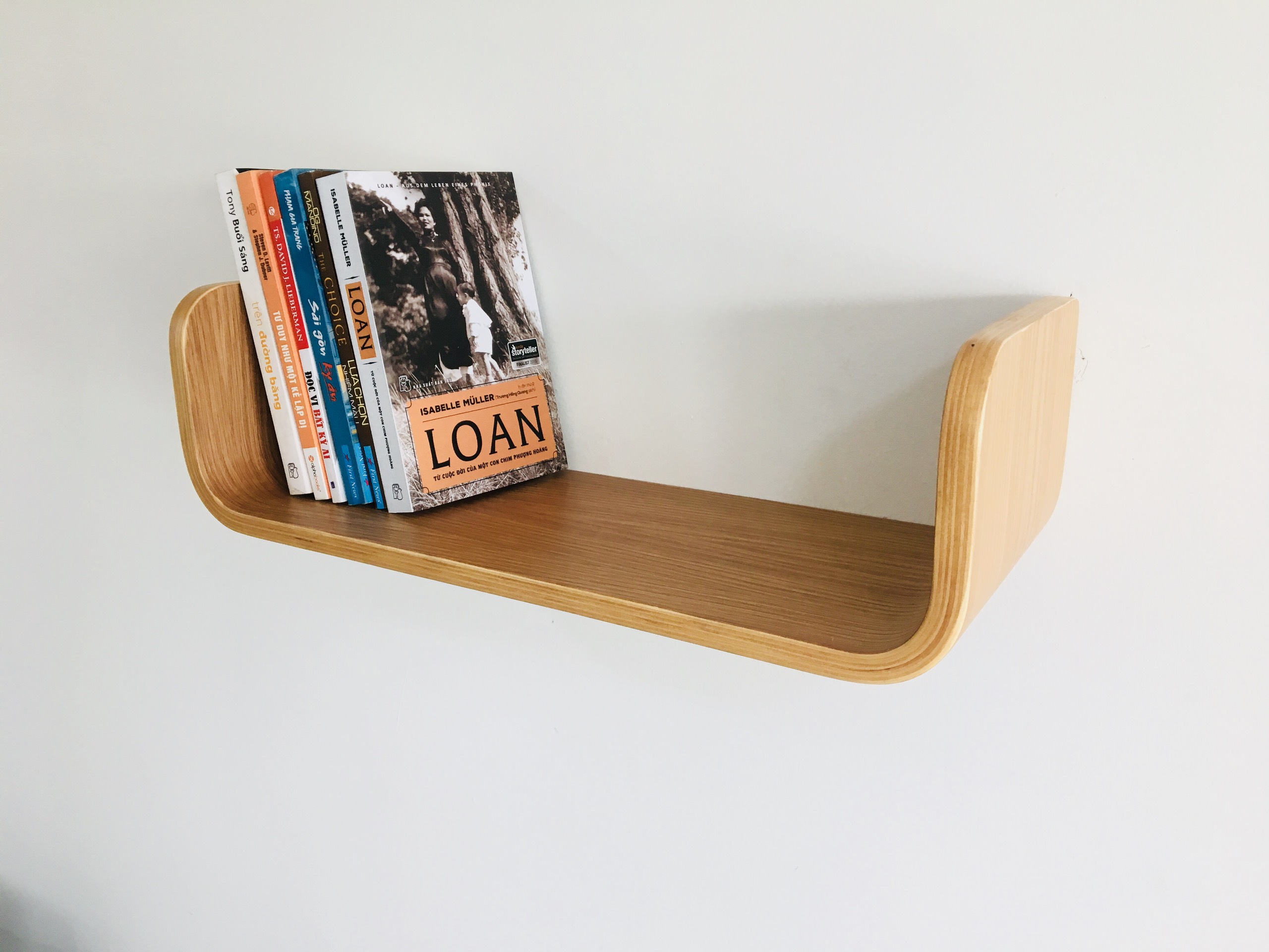 [HCM]Kệ sách treo tường uốn cong Plyconcept Book Shelf - Gỗ Sồi