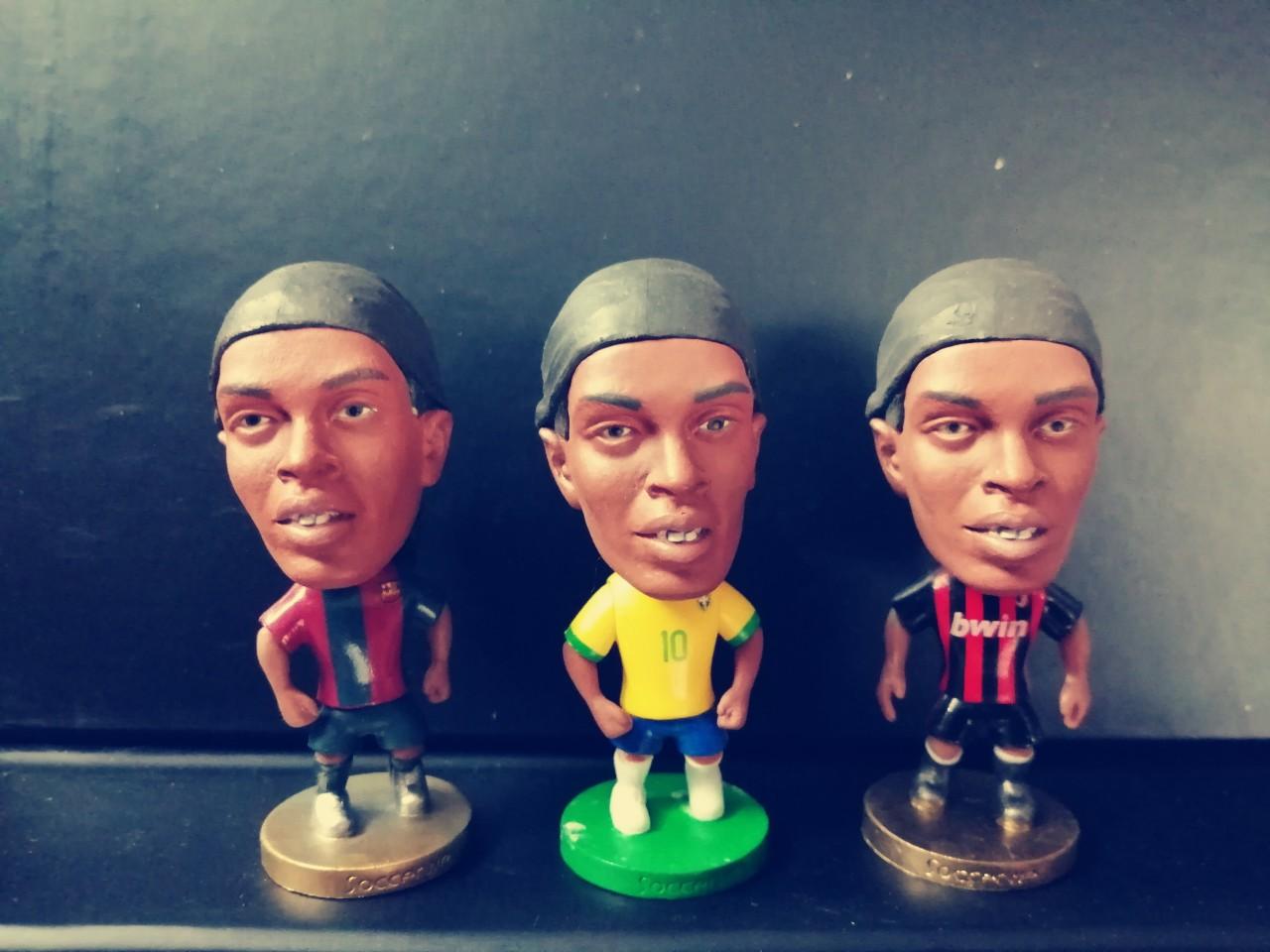 Tượng cầu thủ bóng đá Ronaldinho