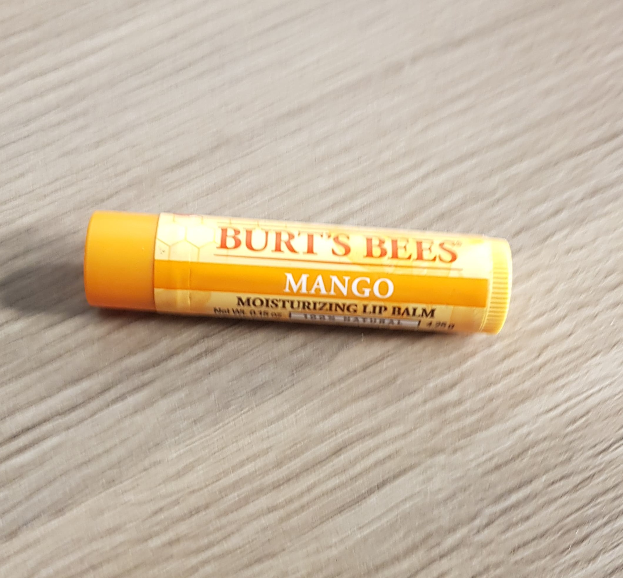 Son Dưỡng Môi Burt’s Bees Moisturizing Lip Balm