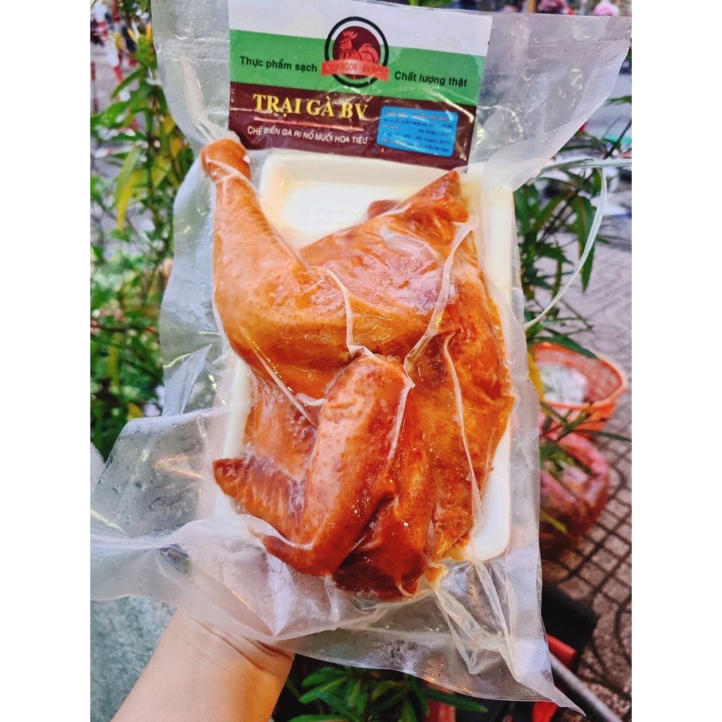 Gà ủ muối xông khói nữa con