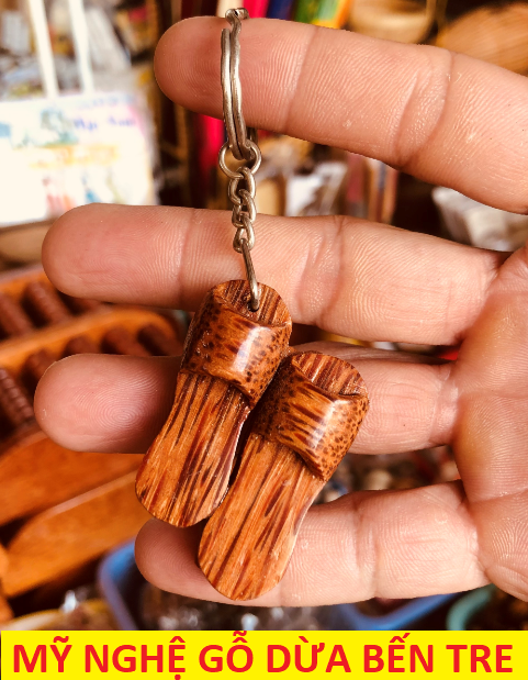 Có video móc khóa hình dép bằng gỗ dừa - hàng loại 1 - mỹ nghệ gỗ dừa bến tre - danh dua shop