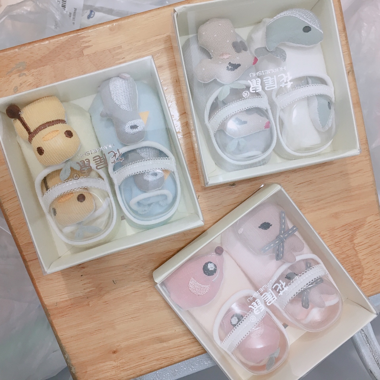 Set 2 đôi vớ tất có dây hộp kiếng 3D hình thú đế chống trượt cho bé 0-6m