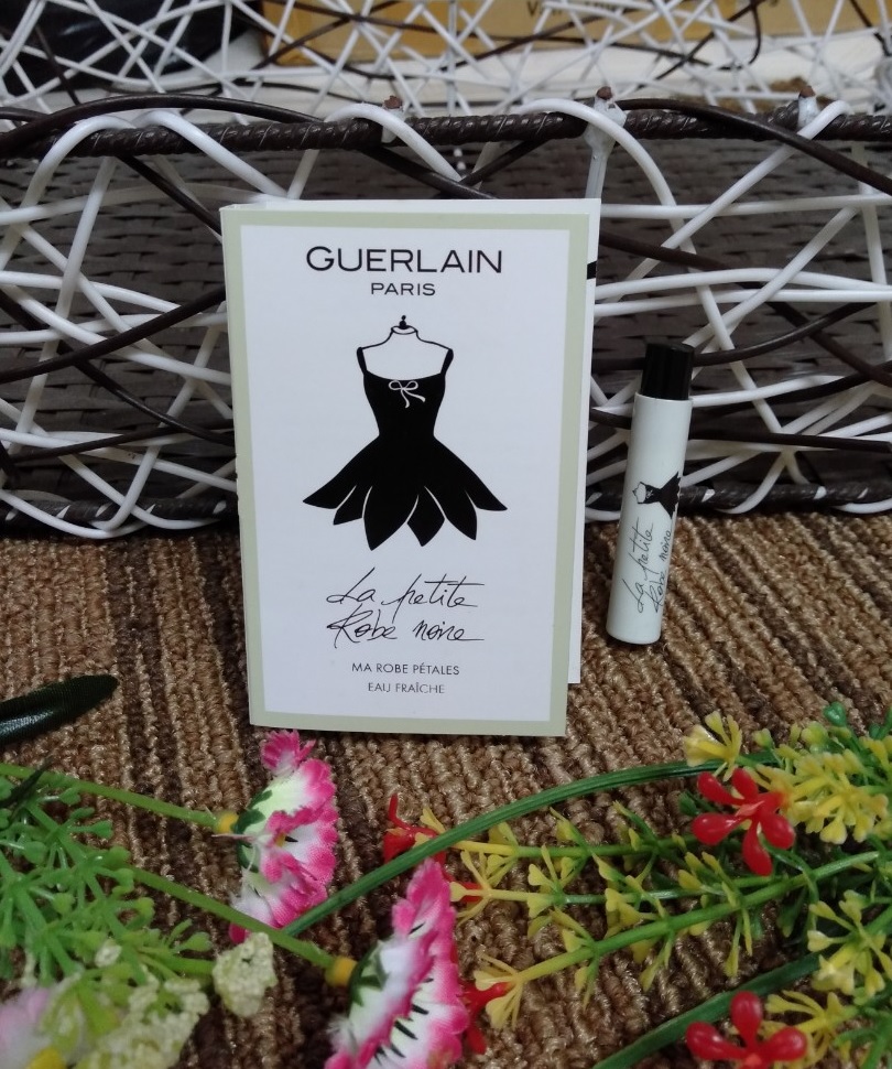 Nước hoa Vial Guerlain La Petite Robe Noire nữ chai 1ml