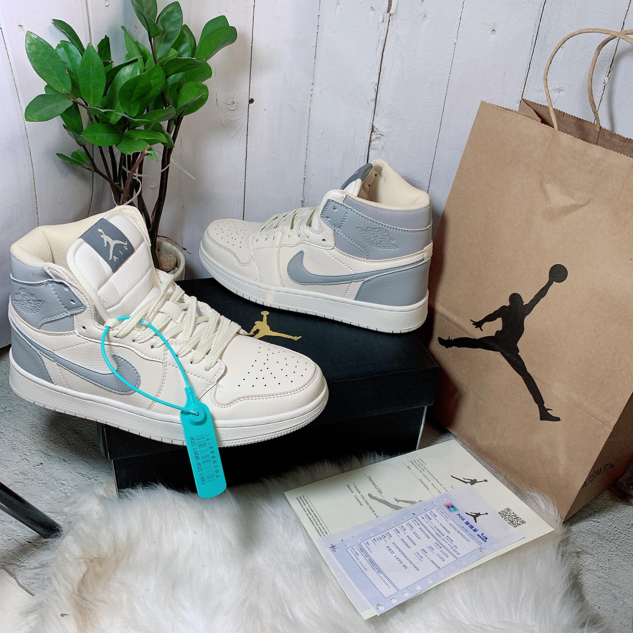 [HCM]Giày Sneaker Nam Màu Kem Phản Quang Chất Cực Đẹp - Giày Thời Trang Da Xịn  Đế Êm [ Tặng Box ]