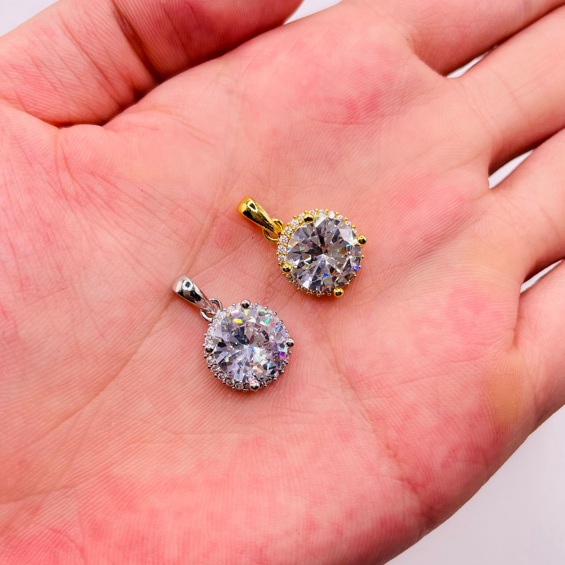  Mặt dây chuyền titan sang trọng đính đá 10 li Mặt charm titan vòng cổ thanh lịch màu vàng hoặc trắng 