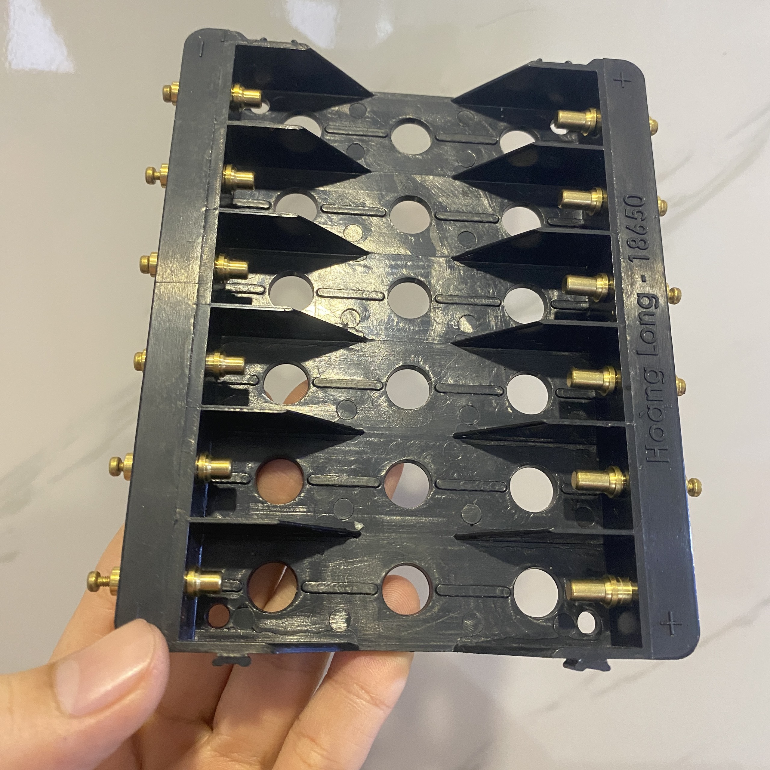 Khay cân bằng pin 18650