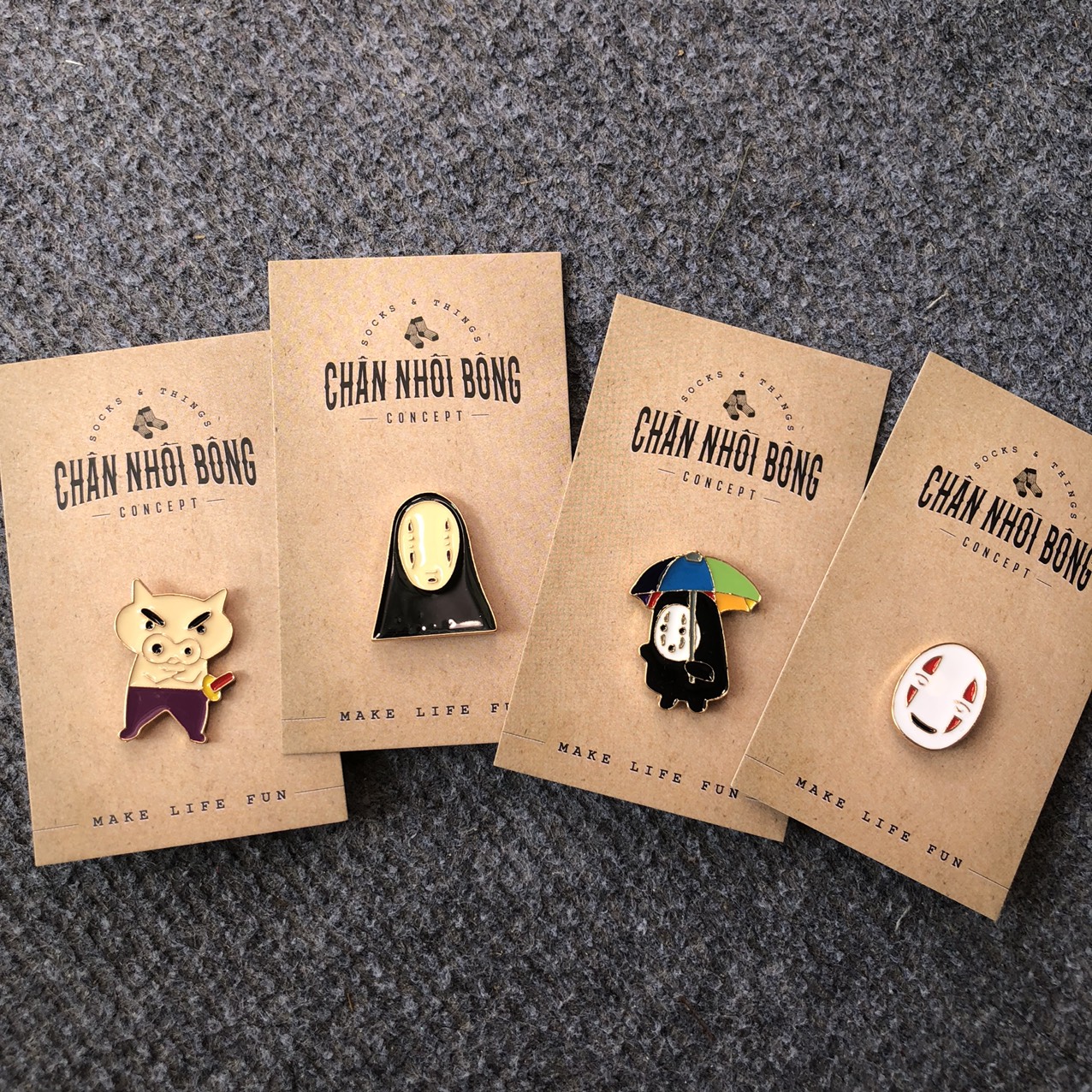 Pin cài áo kim loại, ghim cài áo, balo, nón hình Vô diện độc đáo, vui nhộn