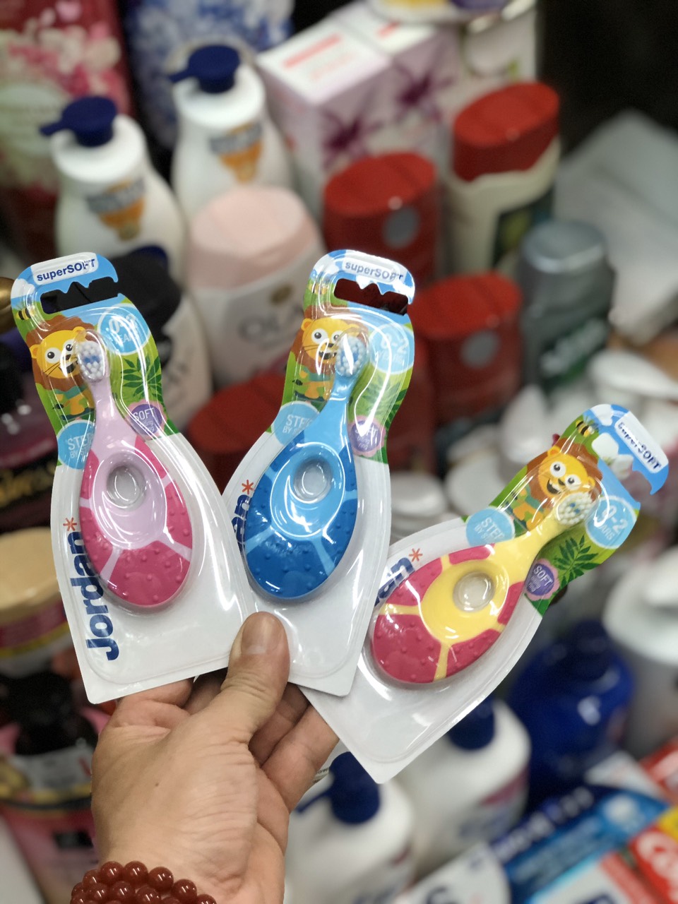 Bàn chải đánh răng em bé jordan