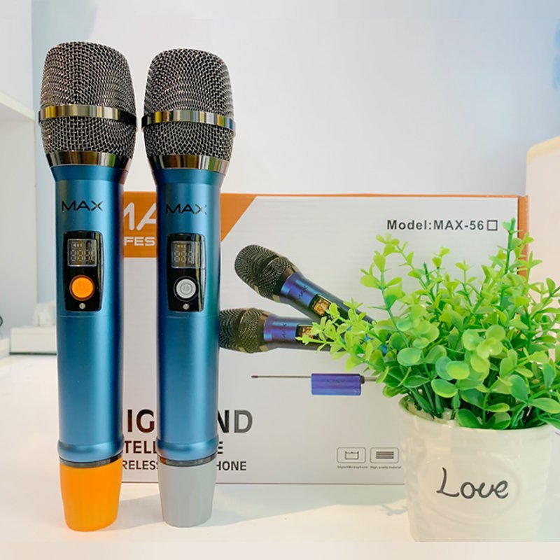 Micro Karaoke Bộ 2 Micro Không Dây Đa Năng Max 56 Sạc Pin Ngay Trên Mic Hút Âm Chống Hú Cực Tốt Màn Hình LCD Hiển Thị Tần Số Vỏ Mic Sử Dụng Chất Liệu Hợp Kim Cao Cấp Phù Hợp Mọi Thiết Bị.Màn hình LCD hiển thị tần số