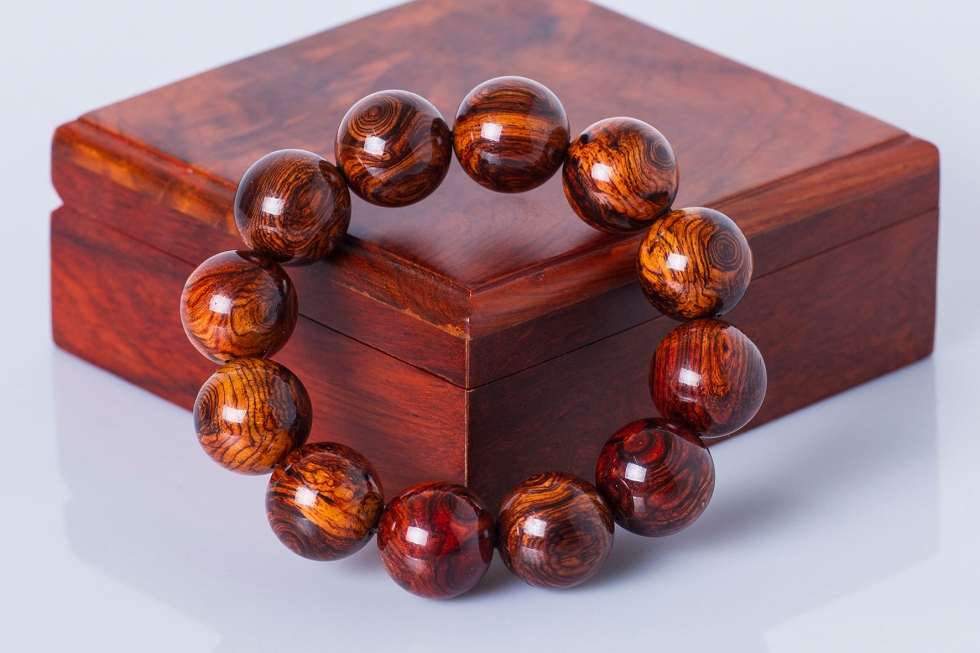 Vòng Tay Gỗ Sưa cao cấp vân đỏ đen phong thủy tài lộc - đắc tài đắc lộc xưởng nhà làm