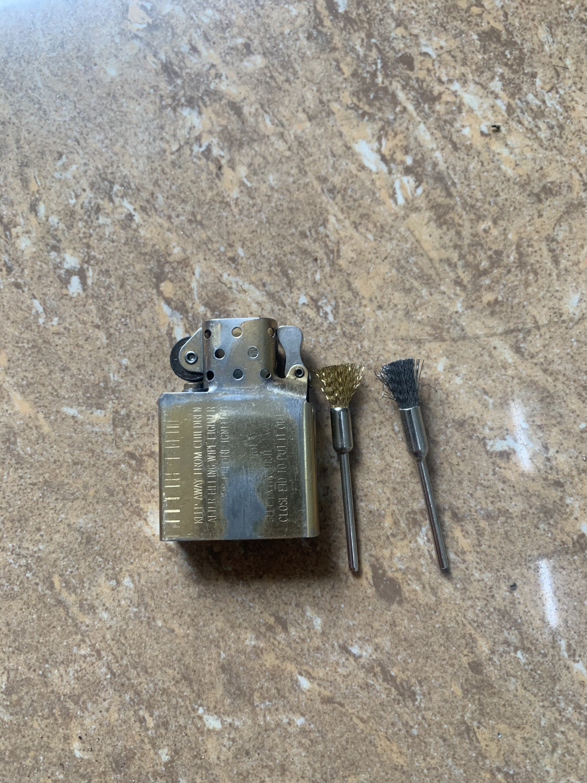 Chổi vệ sinh zippo - chổi dùng vệ sinh buồng đốt zippo