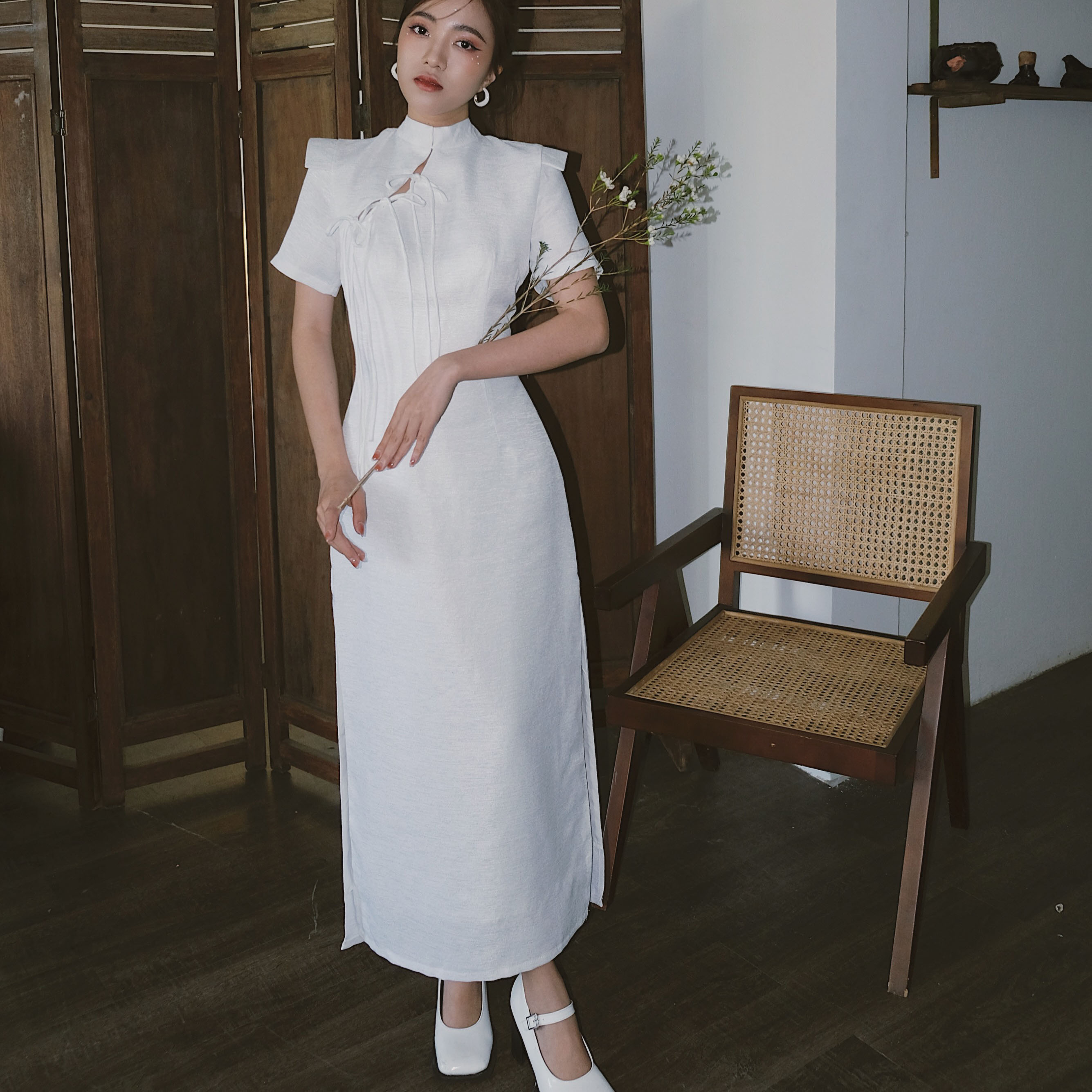 Into.eight | đầm dài xẻ tà thắt nơ into.eight thiết kế