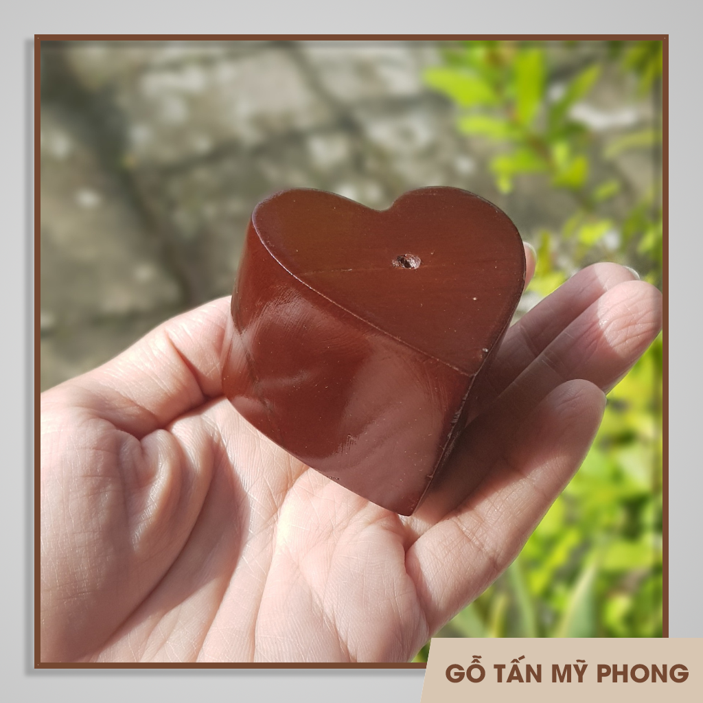 Chạm khắc nội dung lên Cục gỗ cắm dù hình tim | Cục gỗ cắm dù bắt bông kem | Cục gỗ cắm dù bắt hoa bằng gỗ loại đẹp