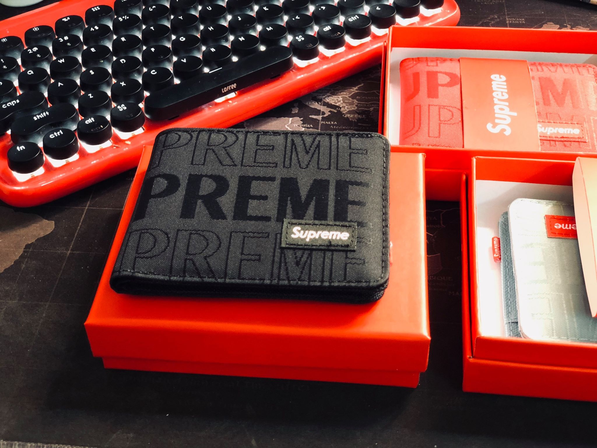 Ví nam nữ Supreme Wallet SS19